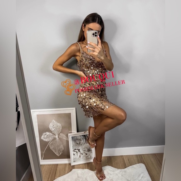 BLOGGERS FAV ZARA GOLDEN SEQUIN MINI DRESS - Picture 6 of 9